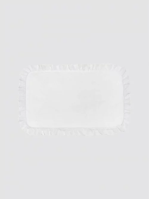 Mattress protector with embroidered strip 1 bun